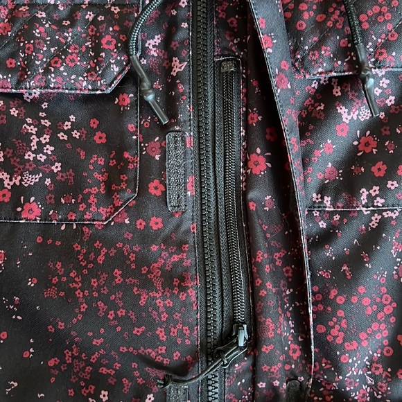 Volcom ski snowboarding jacket - women’s xs - Picture 6 of 11